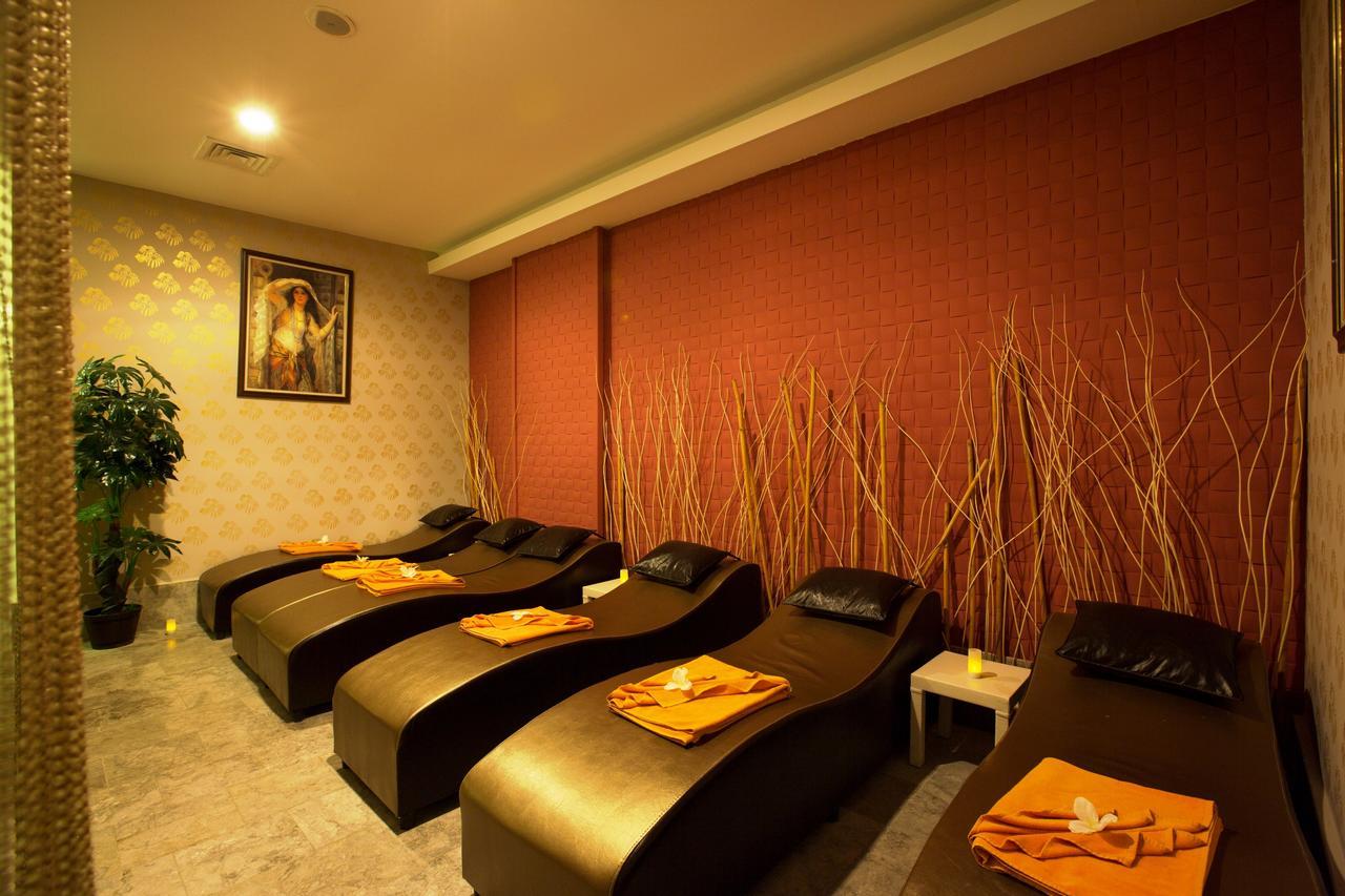 Ramada 4* Side